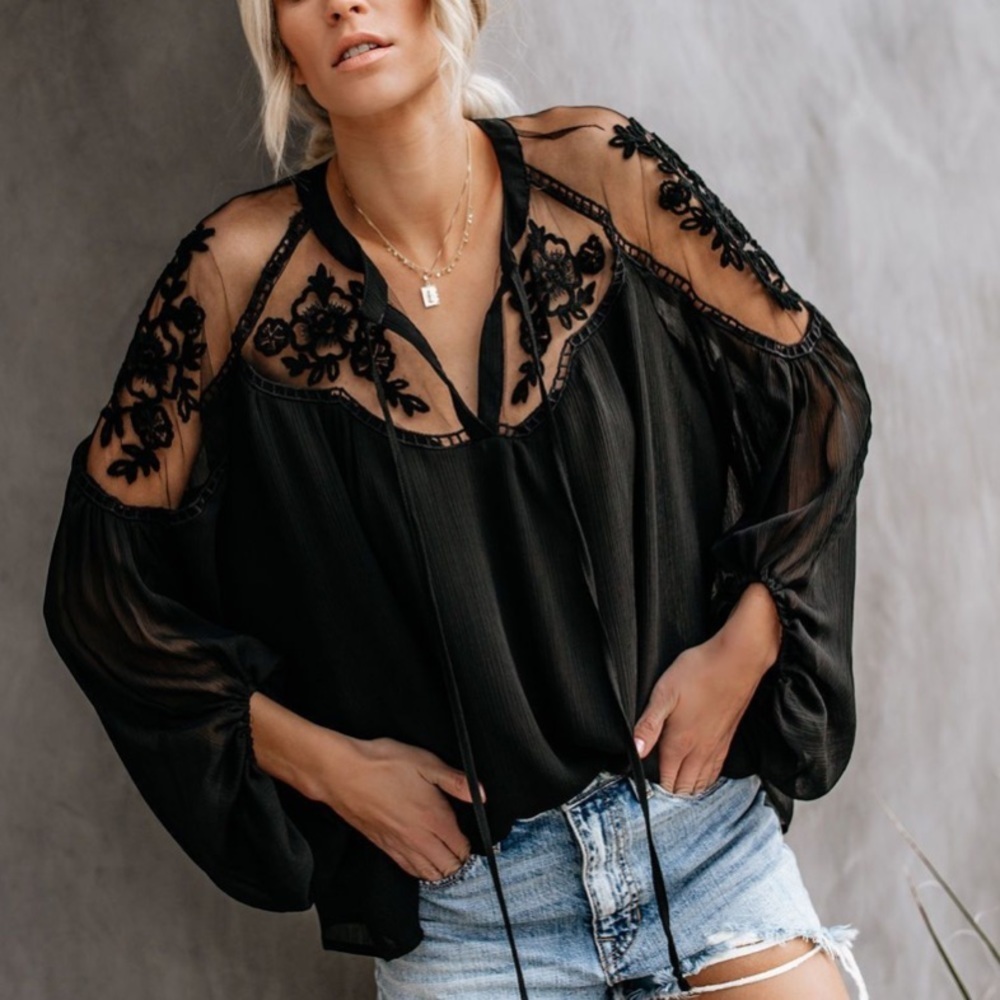 XL Black Chiffon Lace Flowy Blouse w neck ties. Very feminine sweet top. NWOT